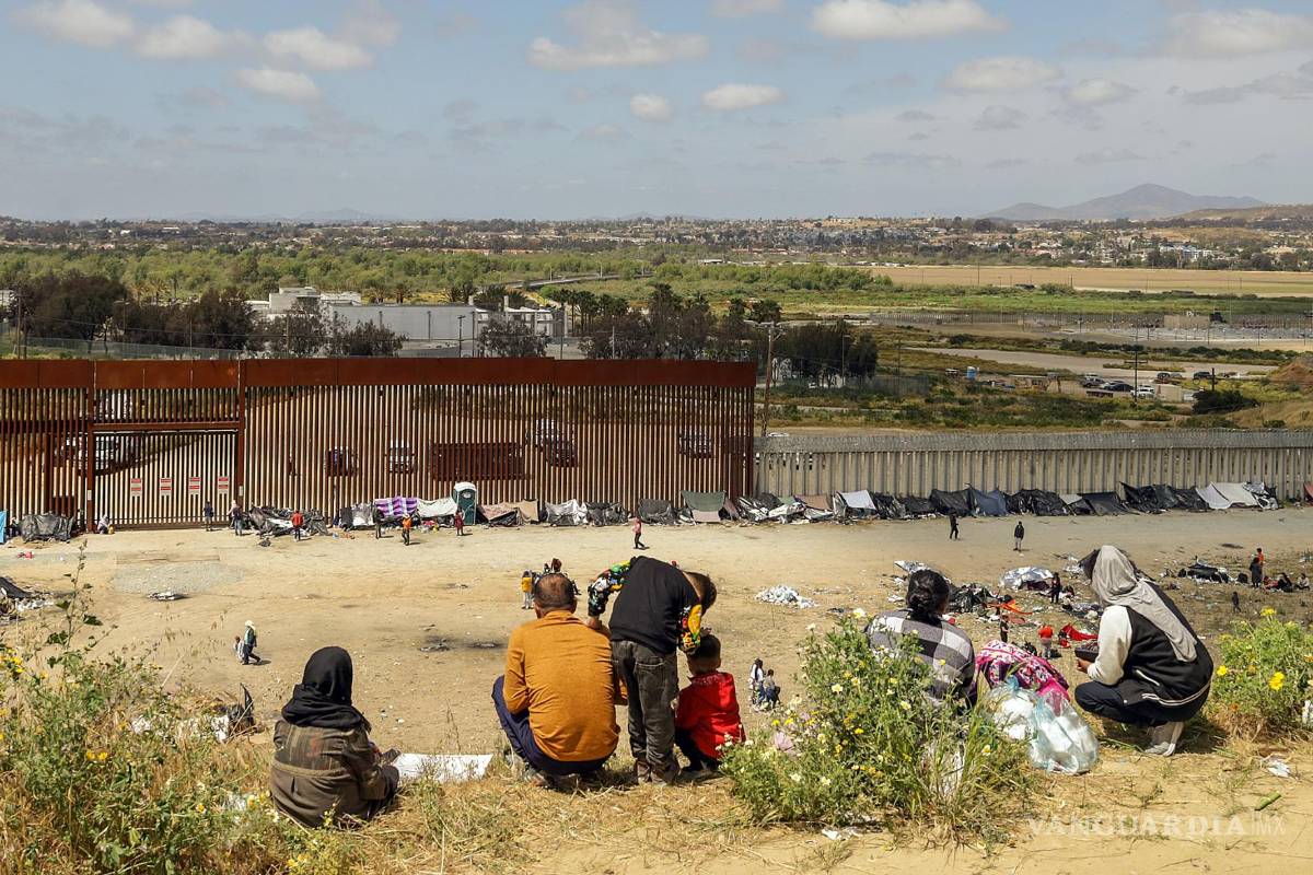 Republicanos aprueban proyecto de ley que extendería muro fronterizo entre México y Estados Unidos