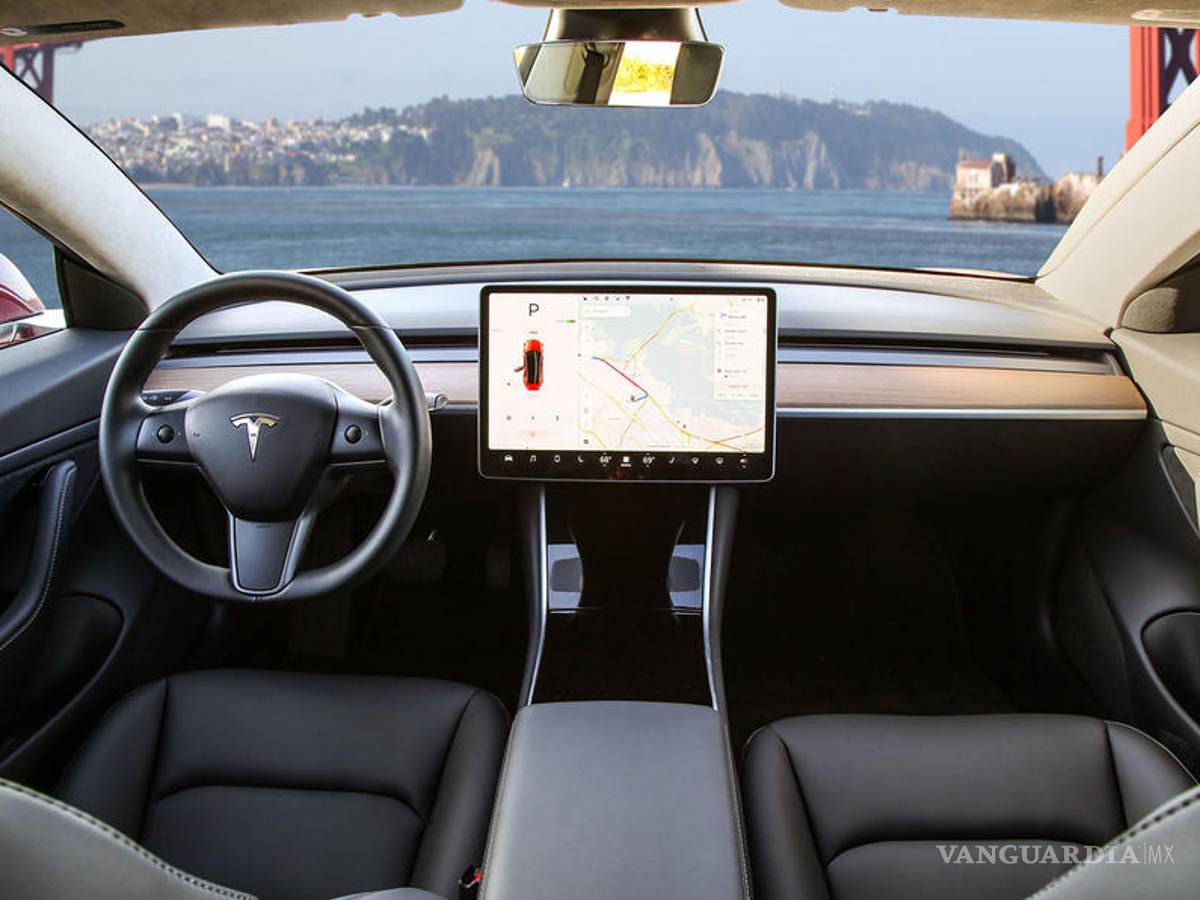 $!Elon Musk, el peor enemigo de Tesla; ingenieros desarman el Model 3 y exponen sus secretos