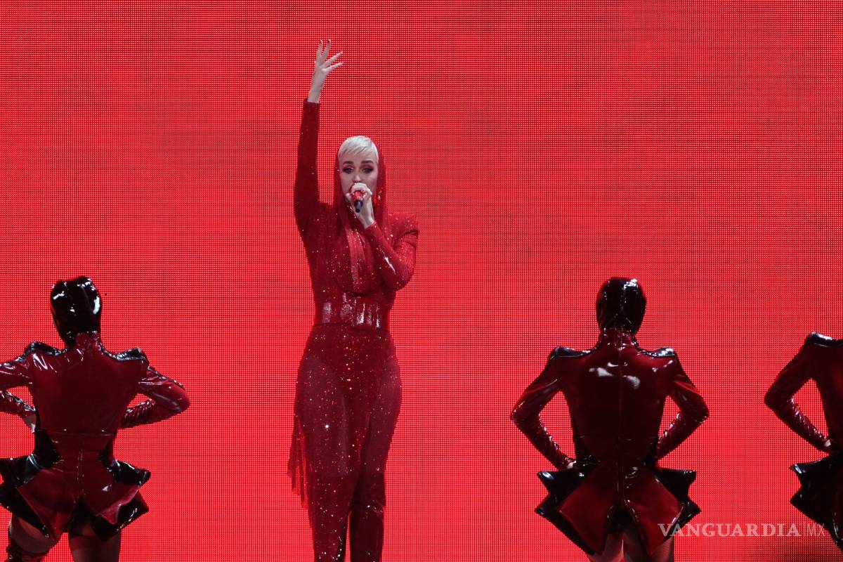 Según un estudio, canciones alegres y de artistas femeninas tienen más éxito