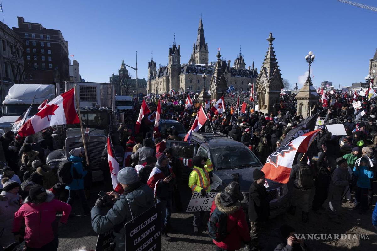 Toman las calles en Canadá con protestas contra restricciones COVID