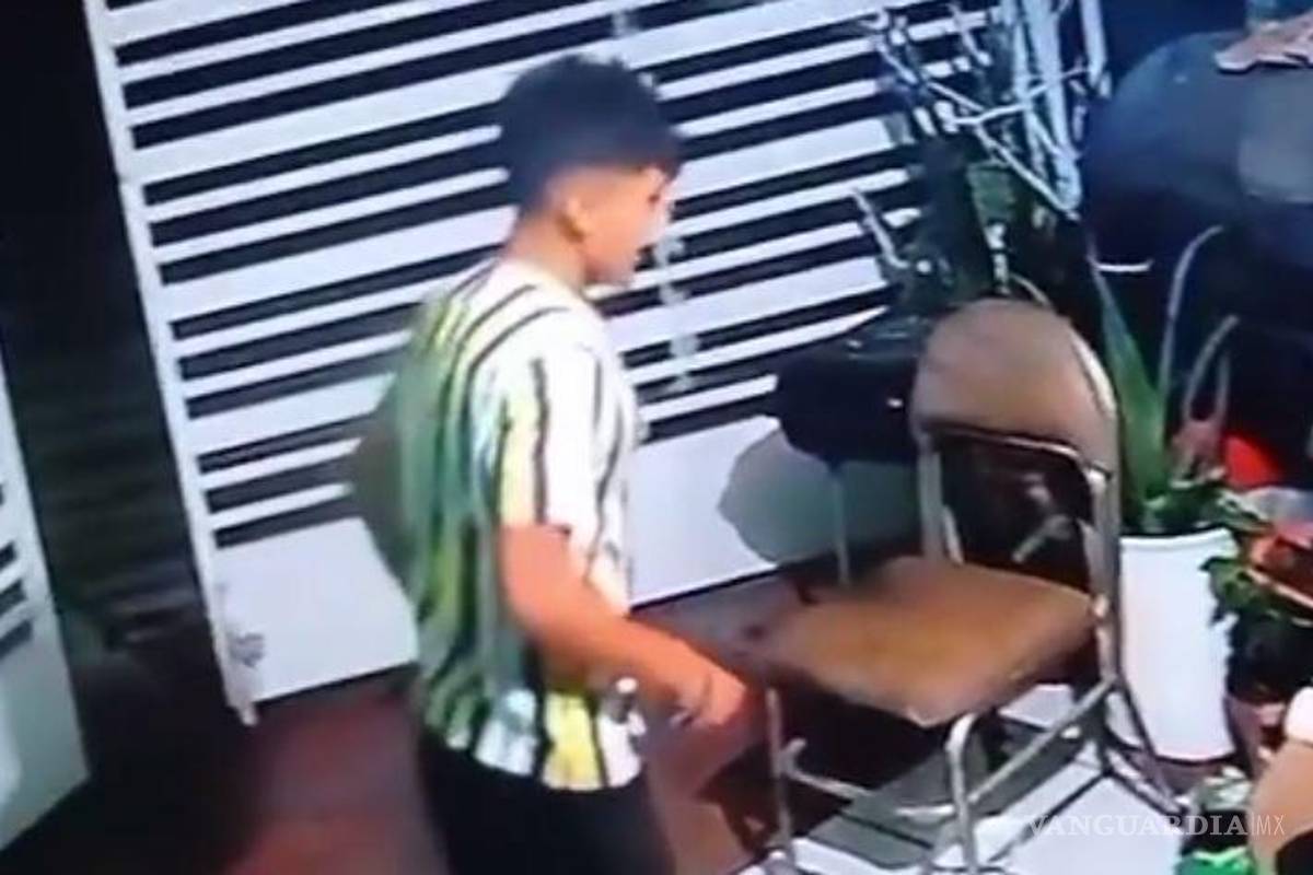 Video exhibe a joven aparentemente ingresando a robar a vivienda de Saltillo