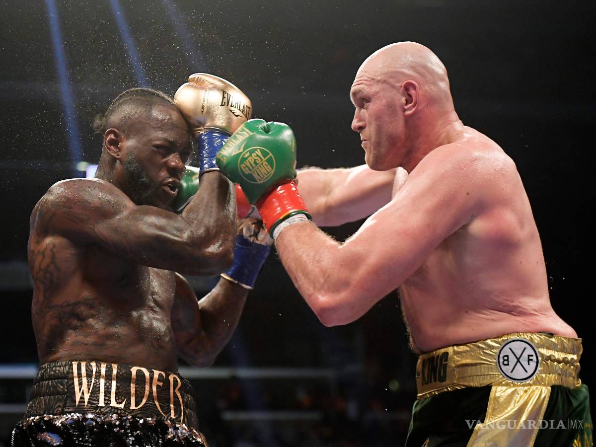 $!Increíble KO de Deontay Wilder para vencer a Tyson Fury en una emocionante batalla de pesos pesados