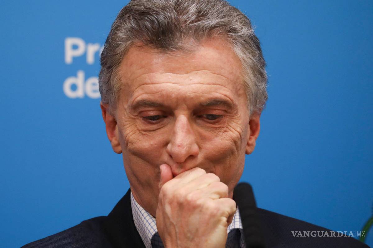 Macri anuncia medidas para que la economía de Argentina no se hunda
