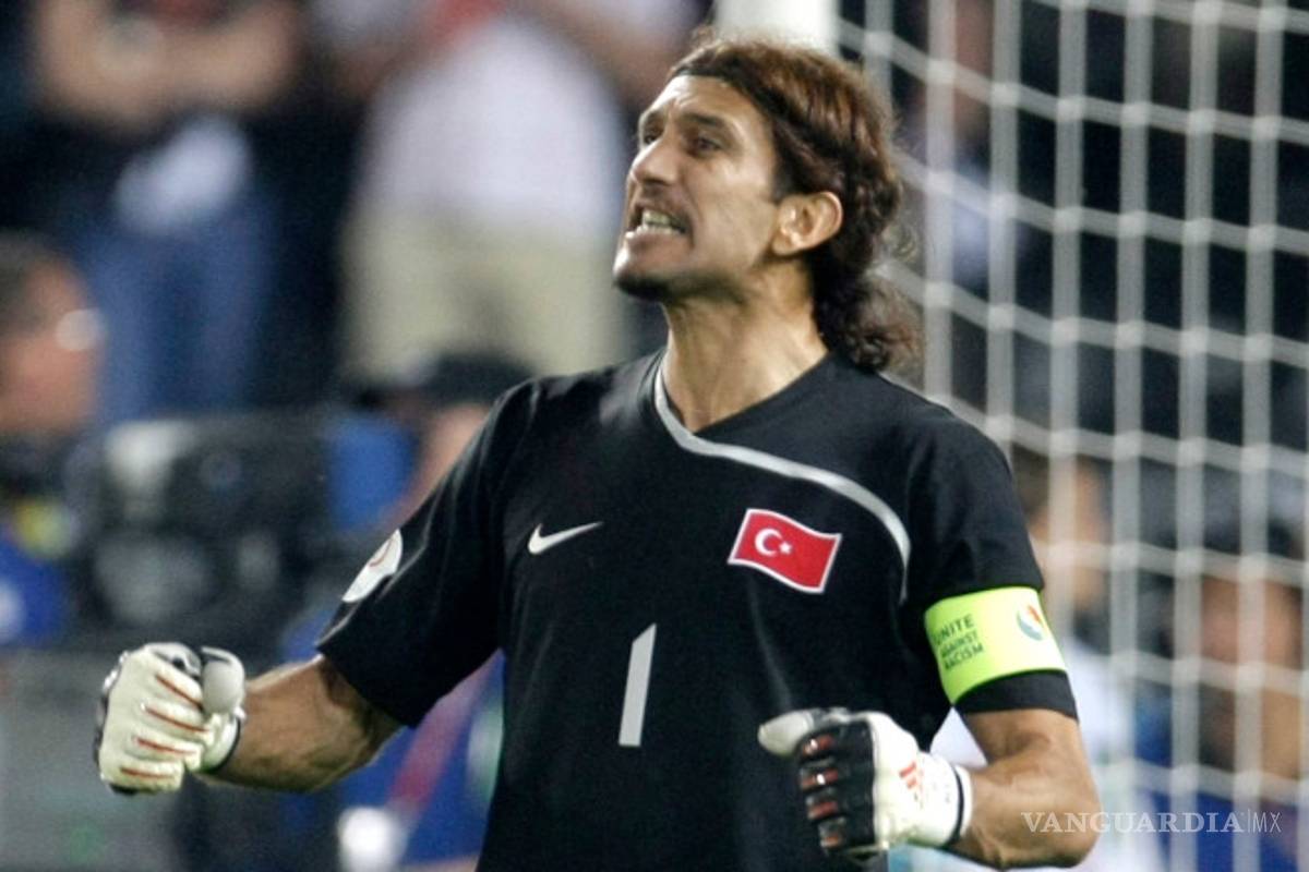 Leyenda del futbol turco se encuentra en estado crítico por coronavirus