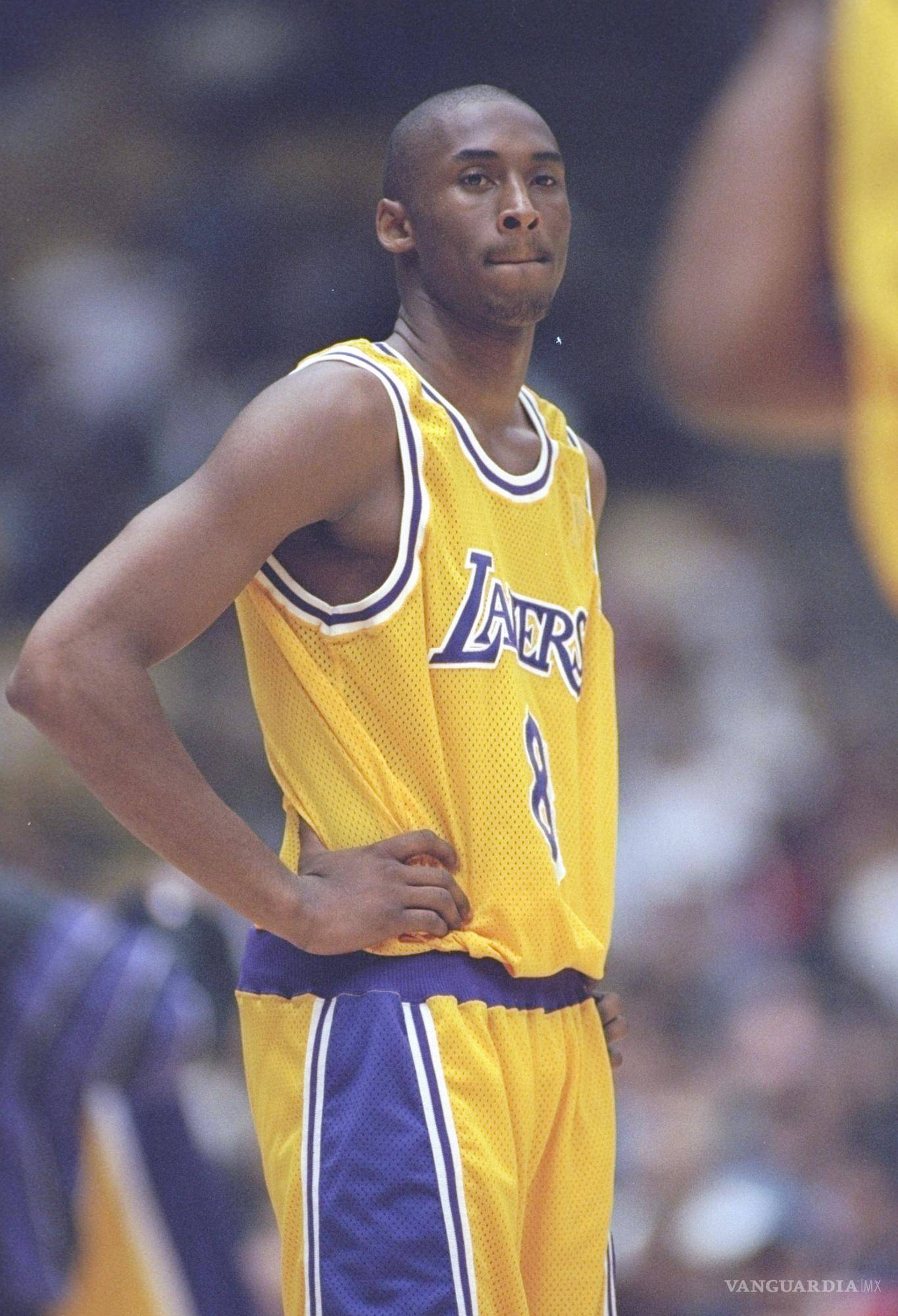 $!Kobe Bean Bryant debutó en 1996 con los Lakers. Había sido elegido en el Draft de ese año por los Hornets, pero decidió no jugar con ellos.