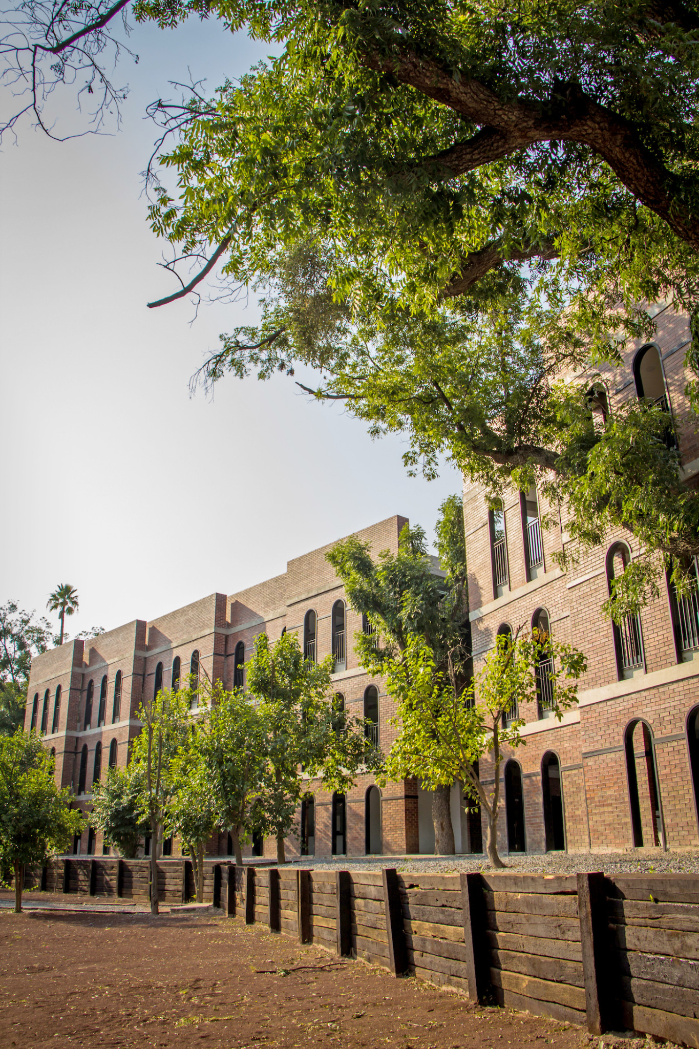 $!Destaca a Nivel Internacional el Campus de la Universidad Carolina por su arquitectura