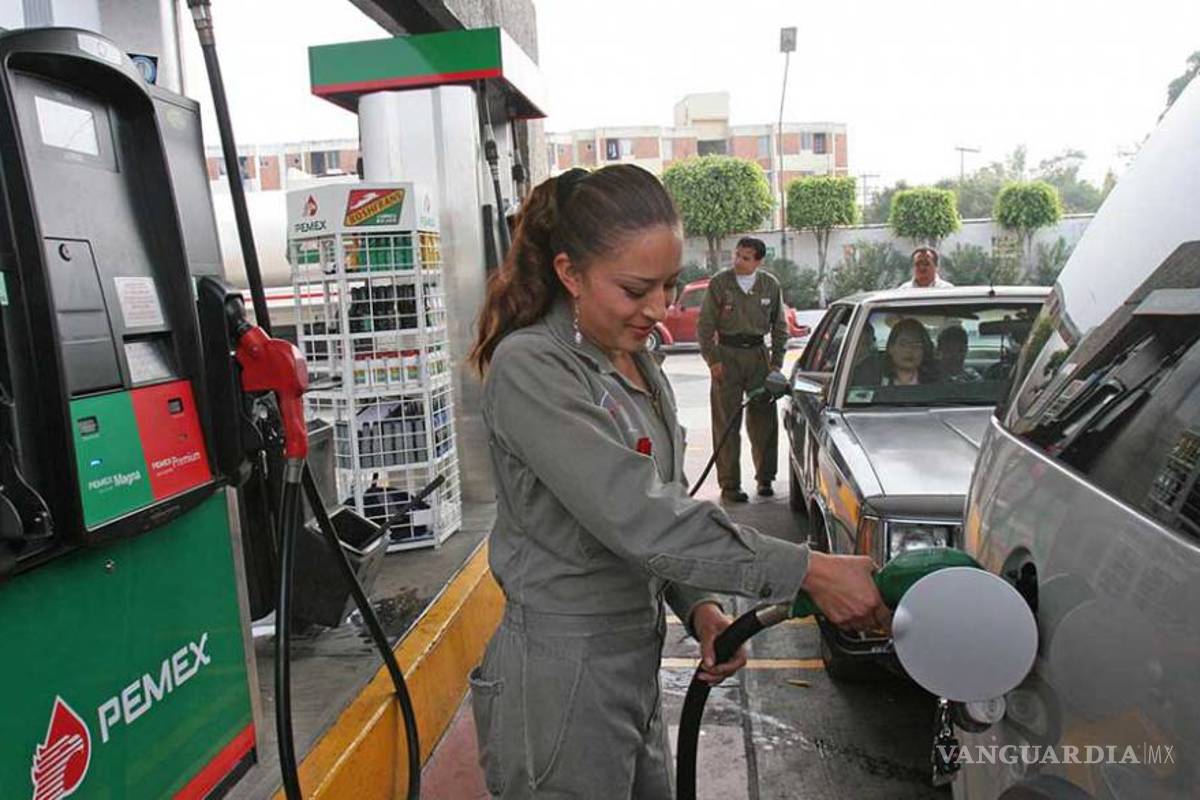 $!Lo que nunca deberías hacer al recargar en una gasolinera