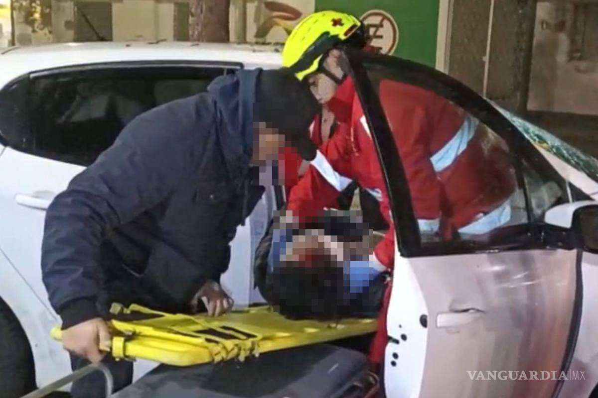 Pierde la vida copiloto tras días de agonía al chocar contra árbol en Saltillo