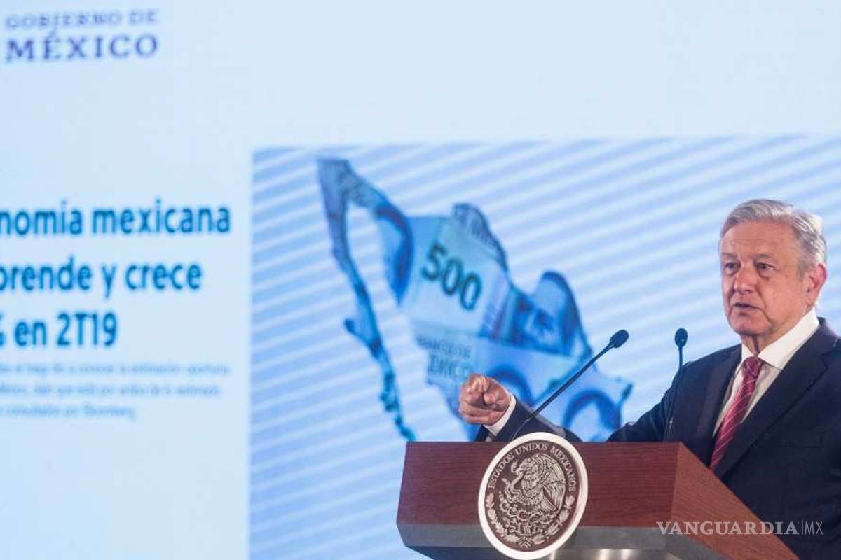 AMLO asegura que la economía 'ahí va avanzando...' y estos son los datos