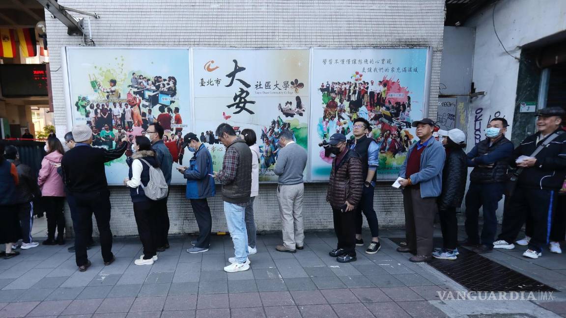 $!La investigación muestra que los chatbots y las cuentas falsas de redes sociales obtienen más participación cuando tienen personajes femeninos