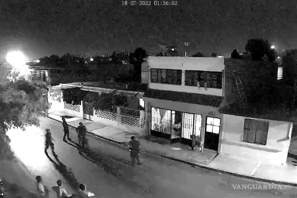 Evitan policías de Saltillo que joven se aviente de un techo; padecía depresión