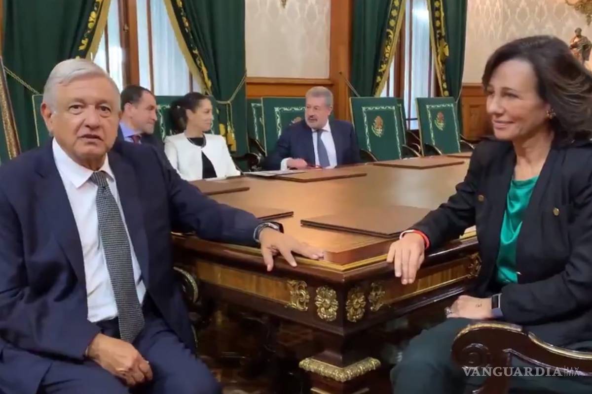 Anuncia AMLO que Santander dejará de cobrar comisiones en remesas tras reunión con Ana Botín