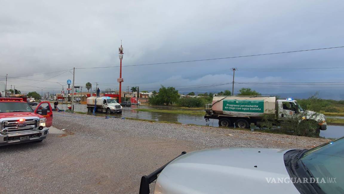 Protección Civil continúan labores de desagüe en algunos puntos de Torreón