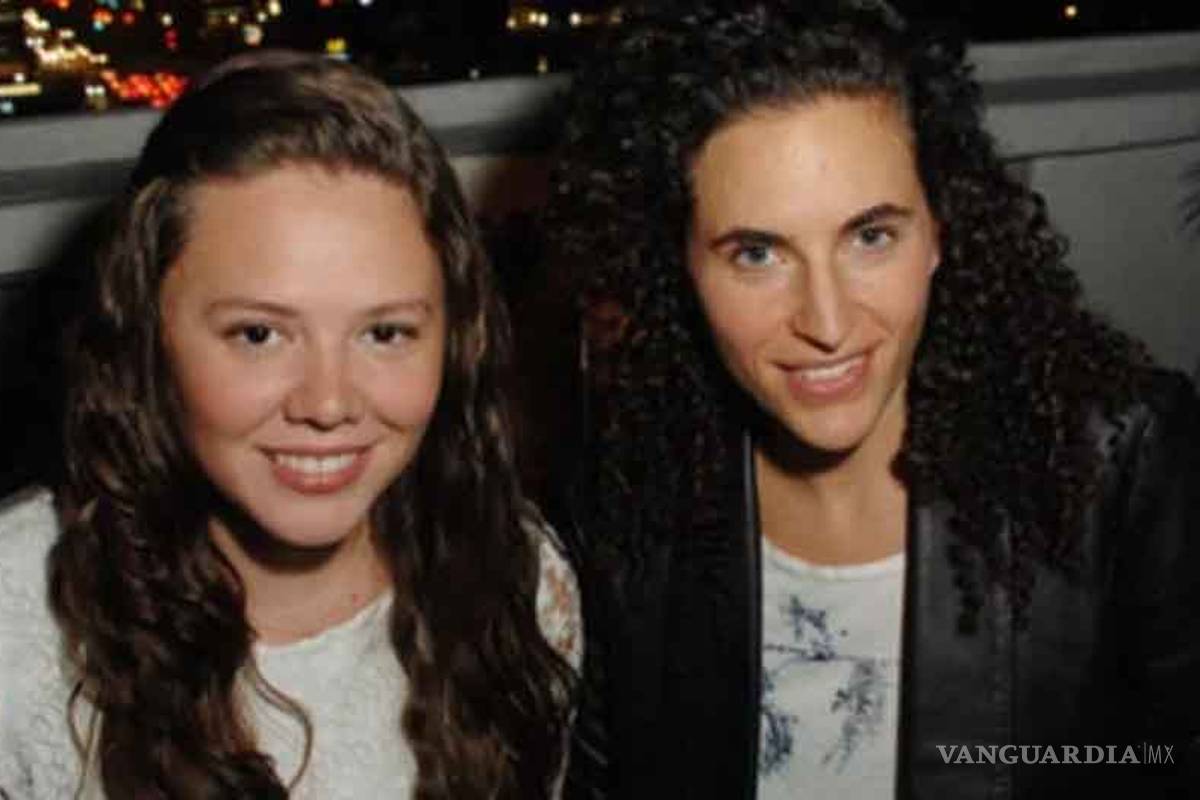 Cantante Joy denuncia discriminación en la SRE; Ebrard le responde: no volverá a suceder