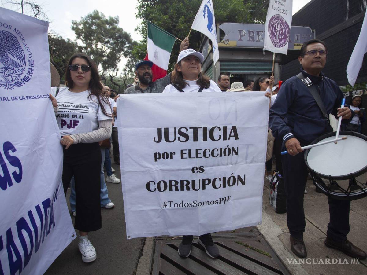 $!Supuestos trabajadores se manifestaron en las inmediaciones del Instituto Nacional Electoral (INE) en contra del inicio del Proceso Electoral Extraordinario del Poder Judicial de la federación 2024-2025.