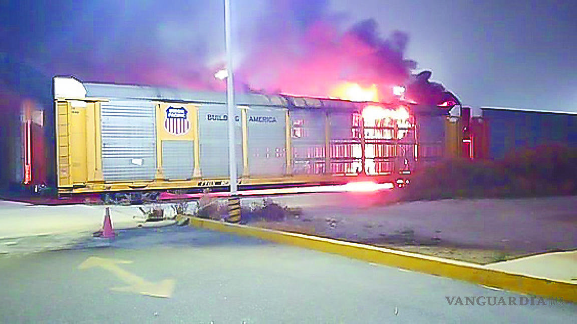 Se quema vagón de ferrocarril en Chrysler Derramadero; controlan incendio