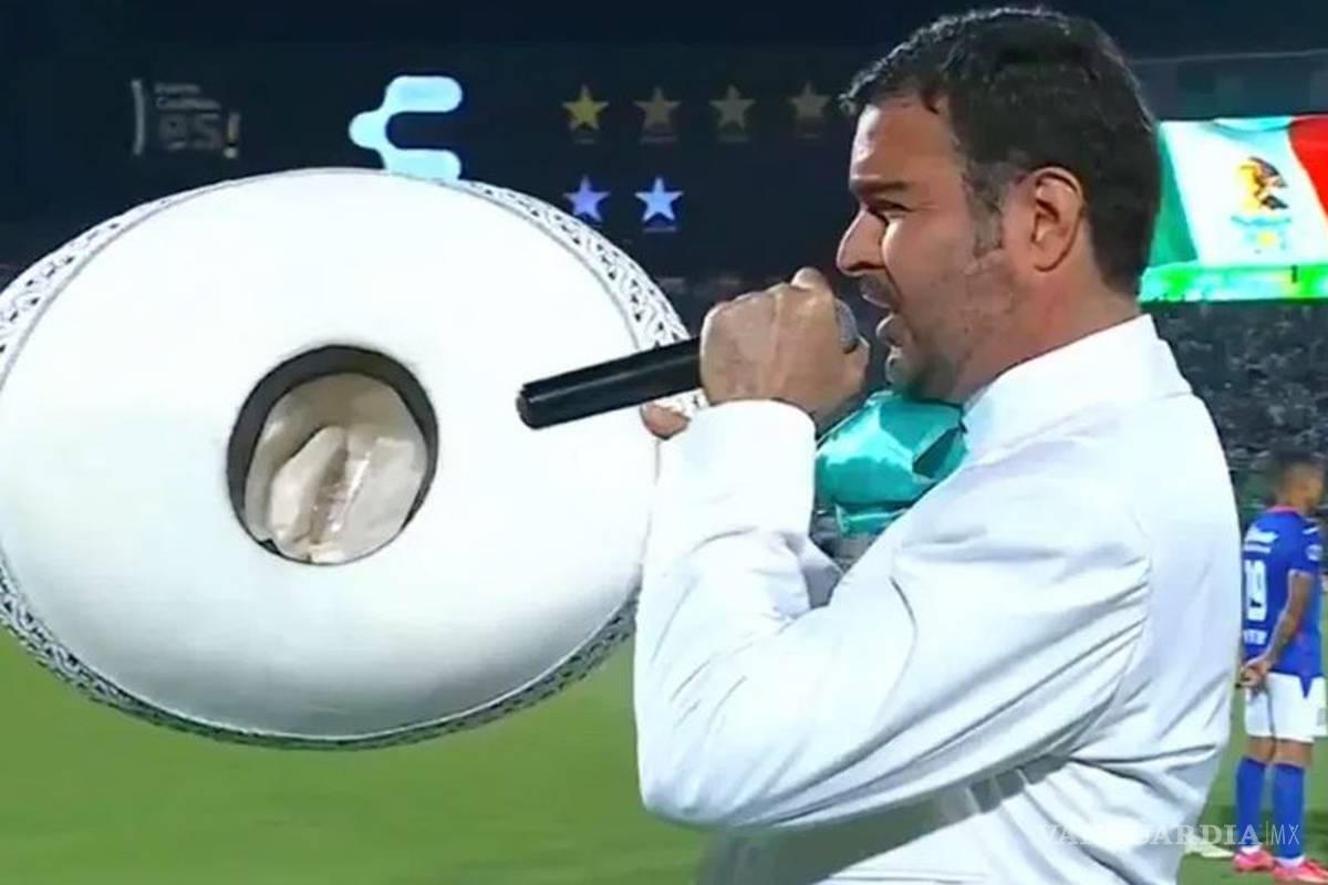 Otra decepción... Pablo Montero cambia la letra del Himno Nacional en la final de la Liga Mx