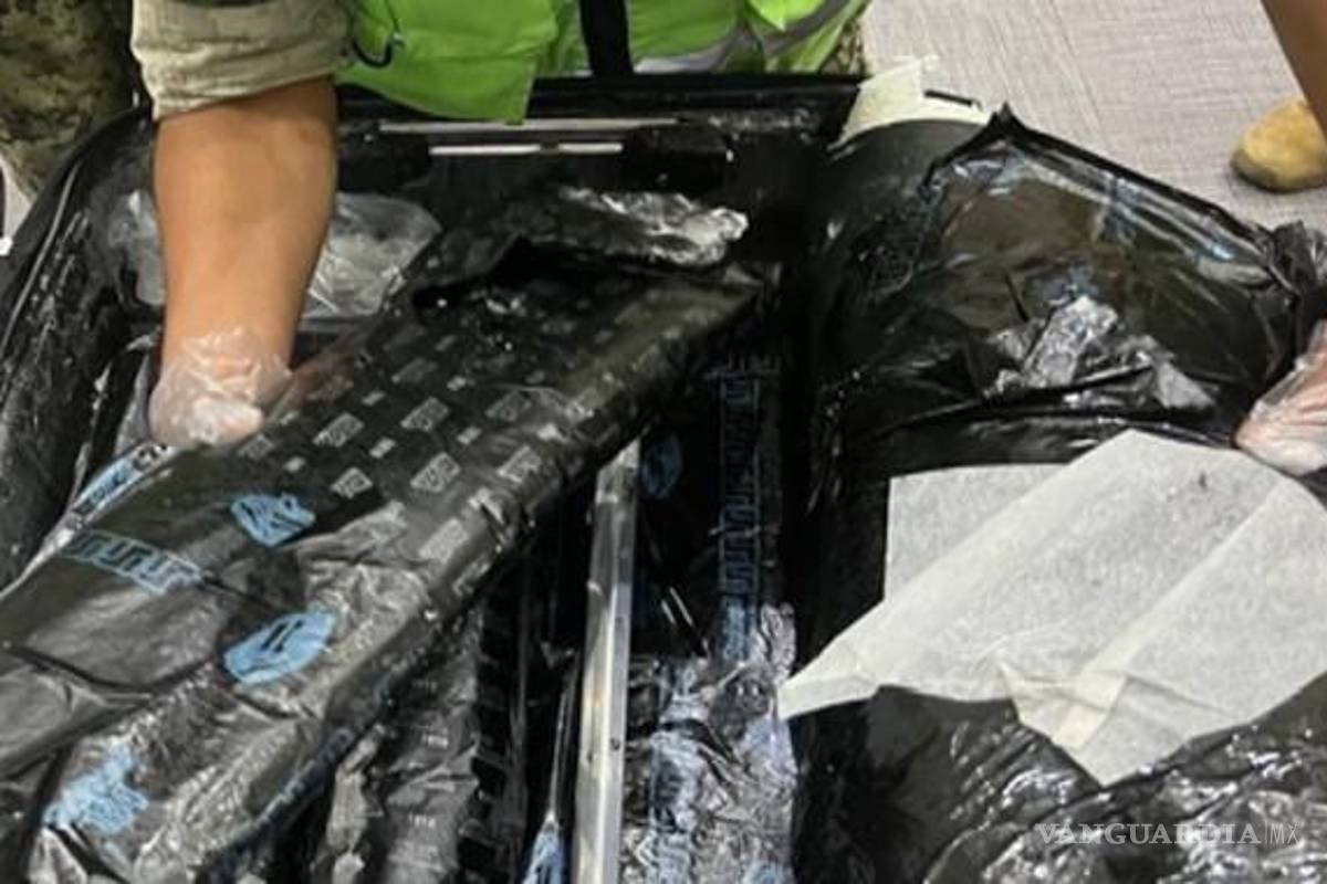 Decomisan elementos de la Marina 30 kilogramos de droga en el AICM