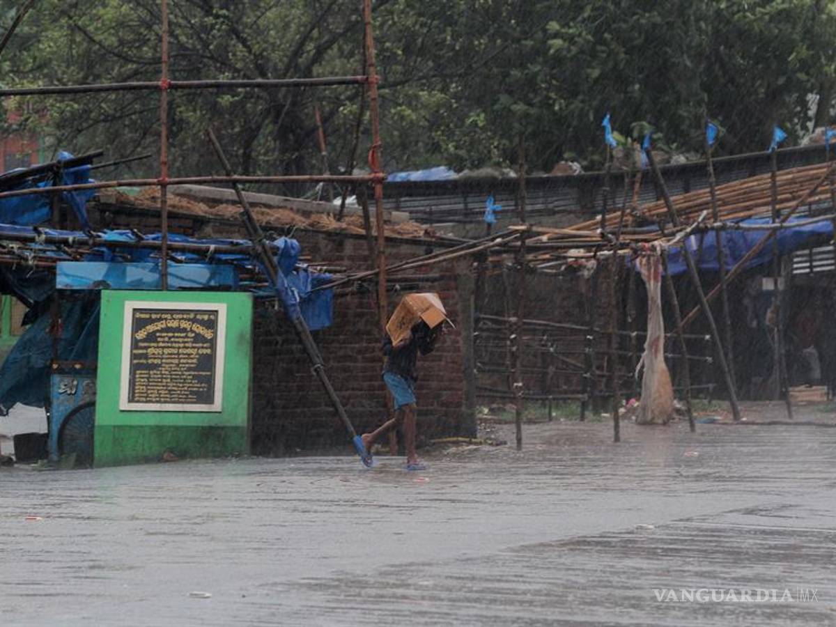 $!Super ciclón Amphan arrasa y destroza todo lo que se interpone en su paso por la India y Bangladesh (fotos)