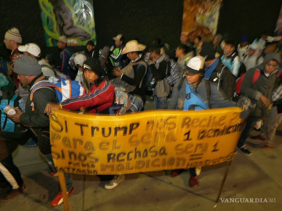 $!Ante la llegada de la caravana migrante a Tijuana, EU refuerza su frontera con soldados