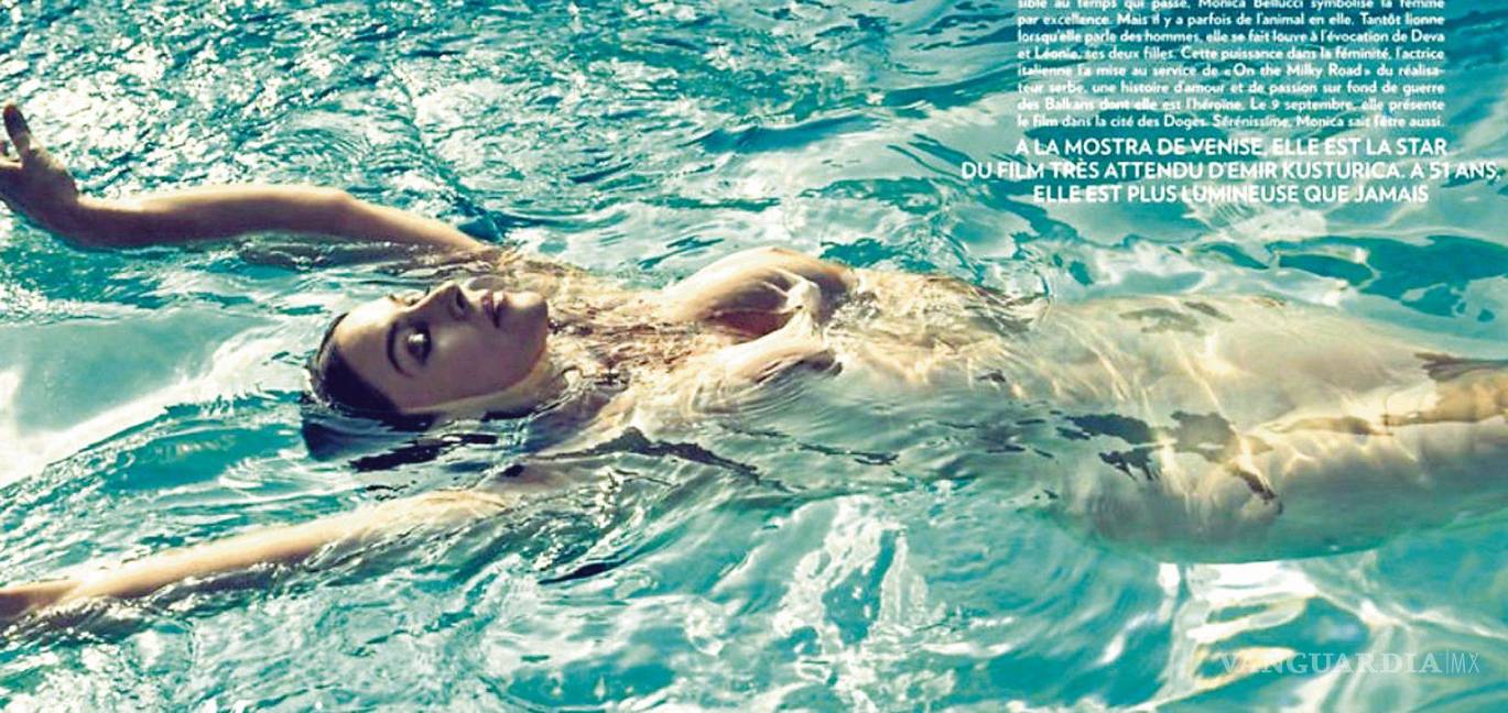 $!‘El deseo no se apaga’: Monica Bellucci posa desnuda a sus 51 años