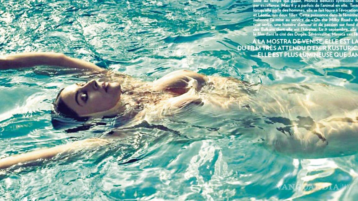 $!‘El deseo no se apaga’: Monica Bellucci posa desnuda a sus 51 años