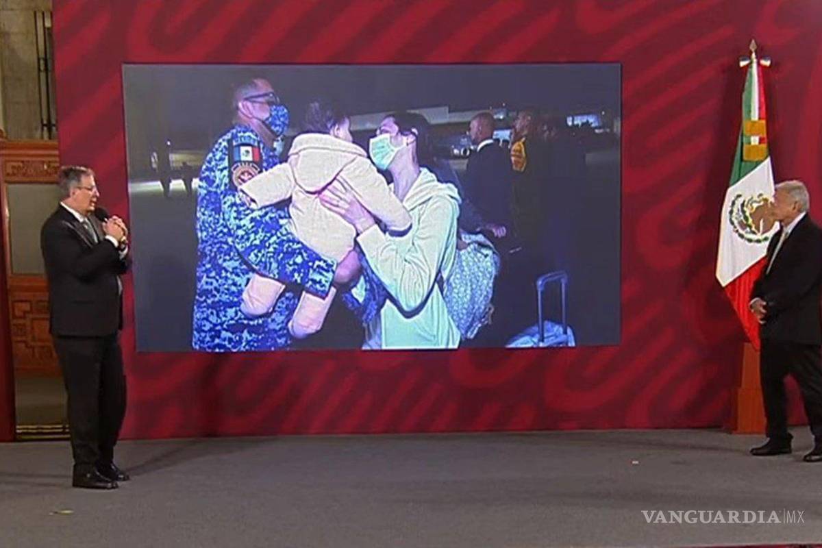 Mexicanos repatriados desde Ucrania ya están con sus familias: Ebrard