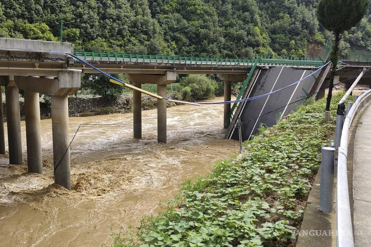 Derrumbe de un puente en China deja 11 muertos y docenas de desaparecidos