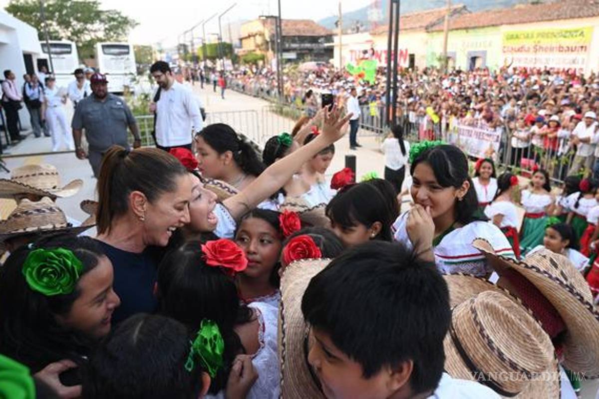 Claudia Sheinbaum inaugura y aborda el Tren Interoceánico en Tonalá, Chiapas