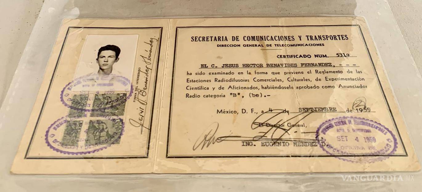 $!Jesús Héctor Benavides Fernández, certificado por la SCT como anunciador de radio categoría B, a la edad de 18 años.