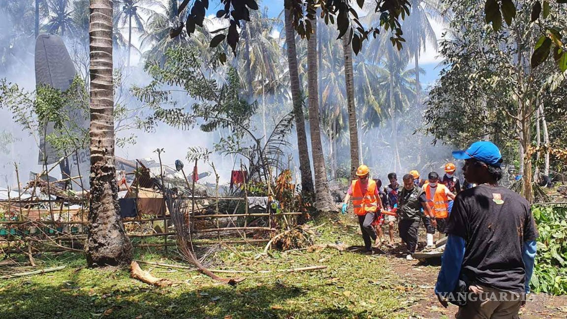 Aumentan a 45 los muertos tras accidente de avión filipino