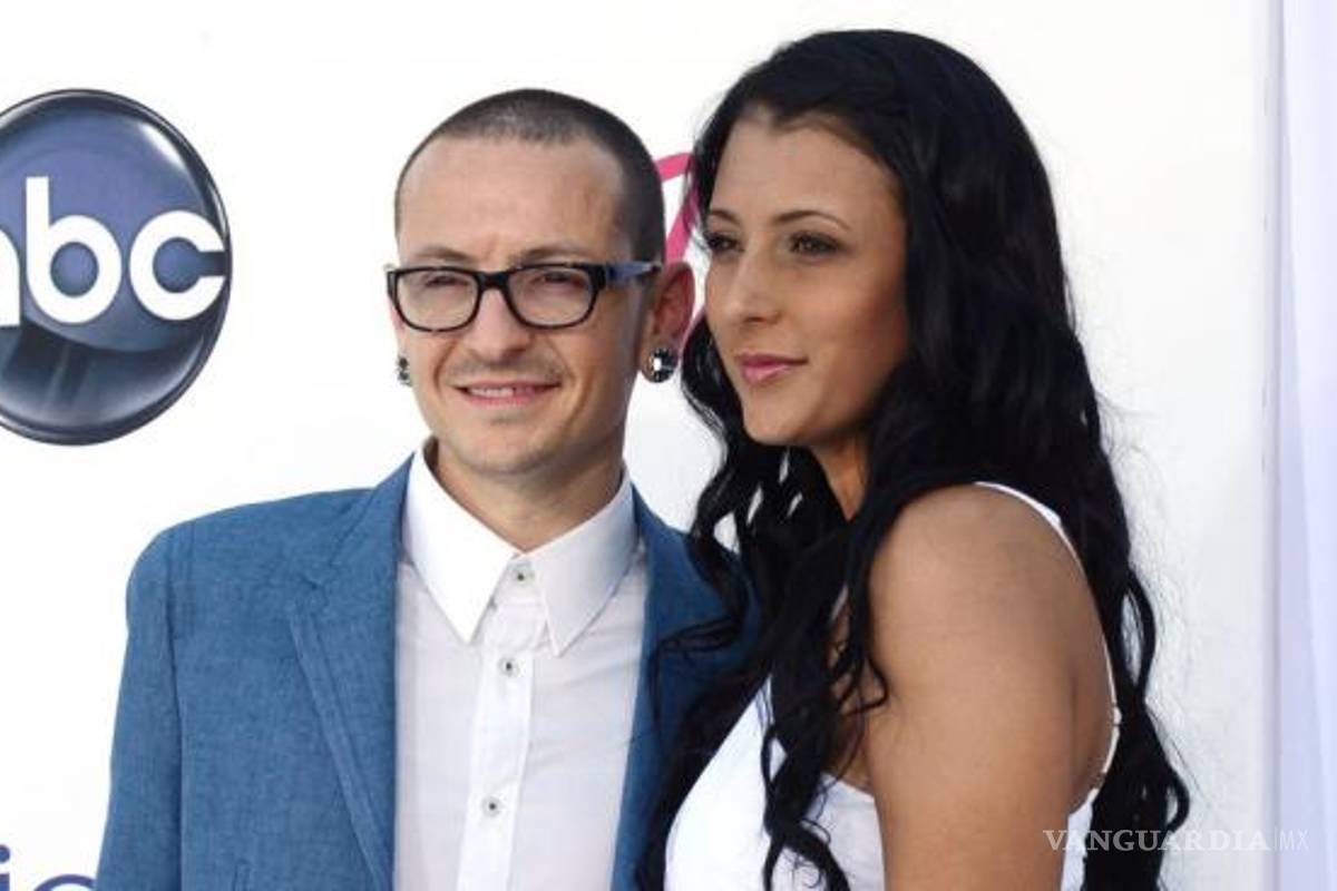 Hackean Twitter de la esposa de Chester Bennington y publican terribles mensajes