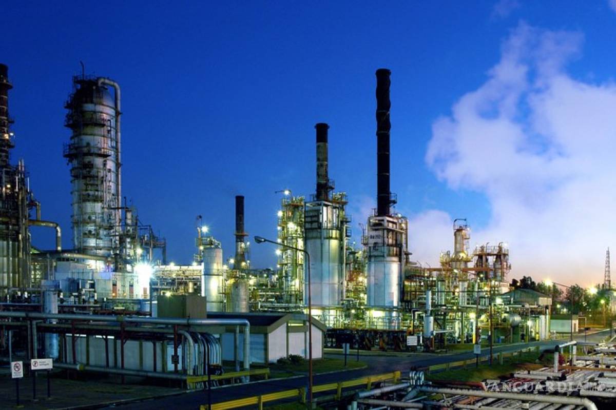 $!Los 3 obstáculos que enfrenta AMLO para las nuevas refinerías