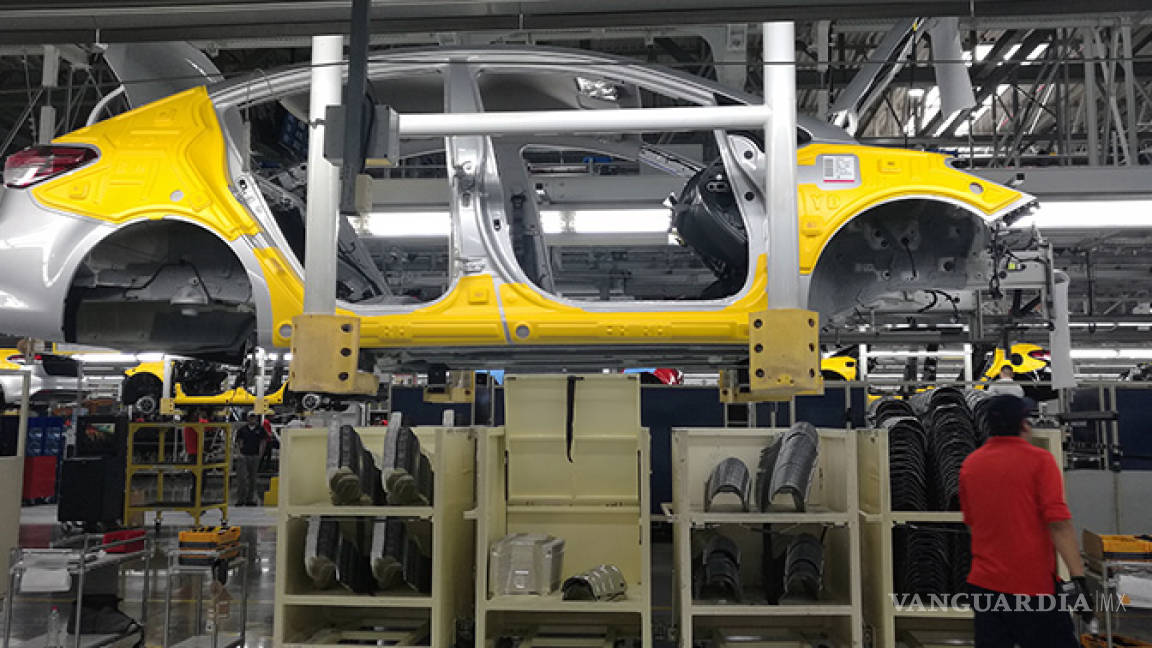 Cae 4.4% fabricación de vehículos ligeros durante junio