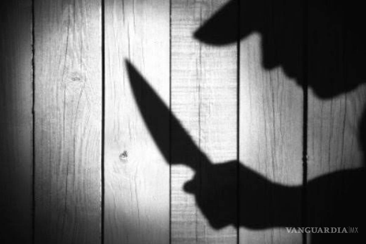 Hombre asesina a su amigo y después se toma 'selfie' con su cadáver