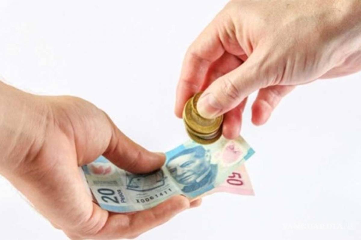 Para evitar despidos, empresas bajan salarios a empleados