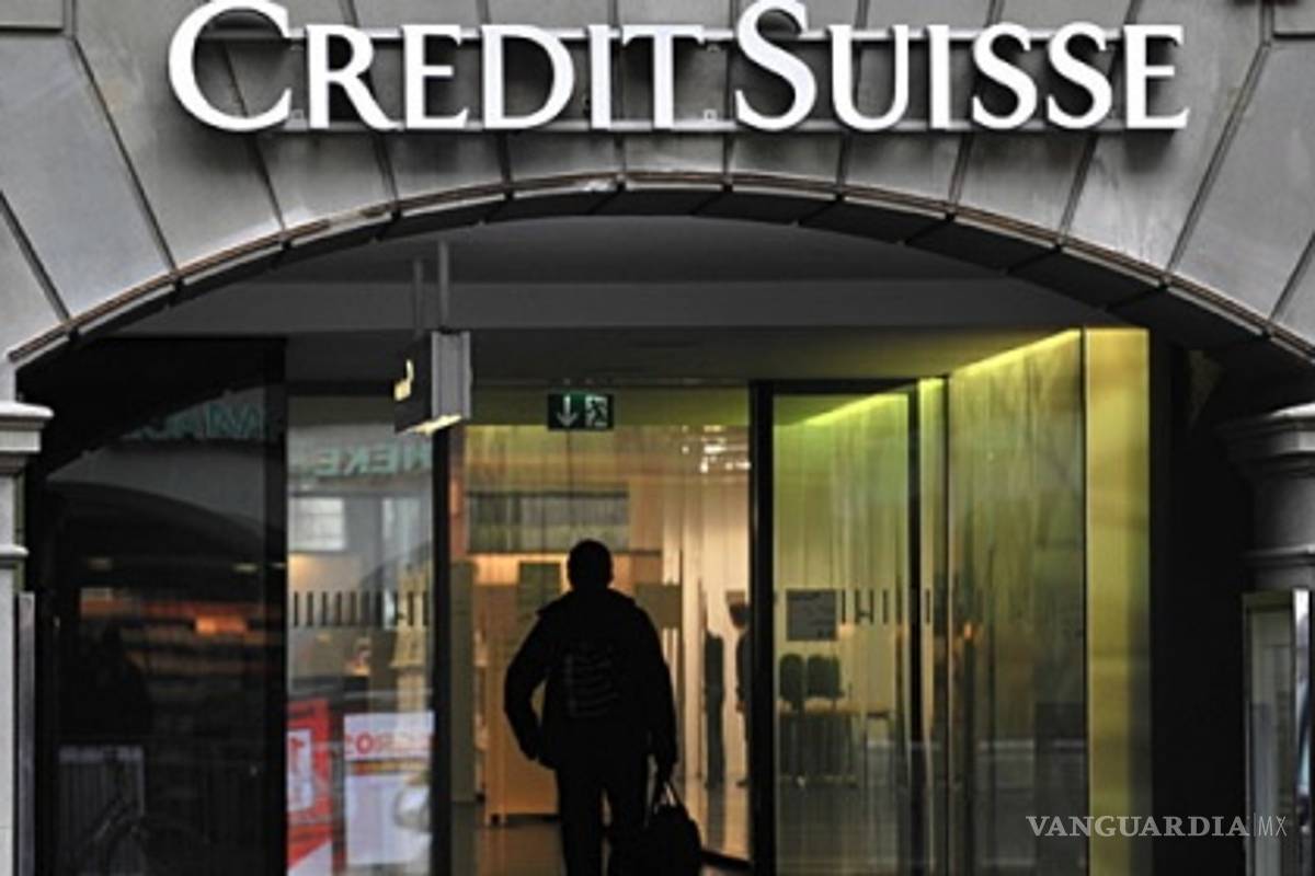 Arrestan a tres ex-banqueros de Credit Suisse por esquema de fraude de 2 mil millones de dólares