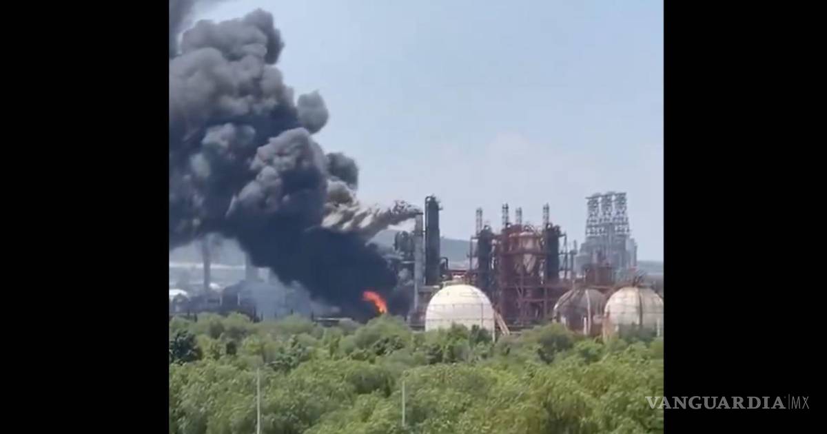 Reportan estruendo y llamas en refinería de Tula; Pemex lo califica como ‘incidente menor’
