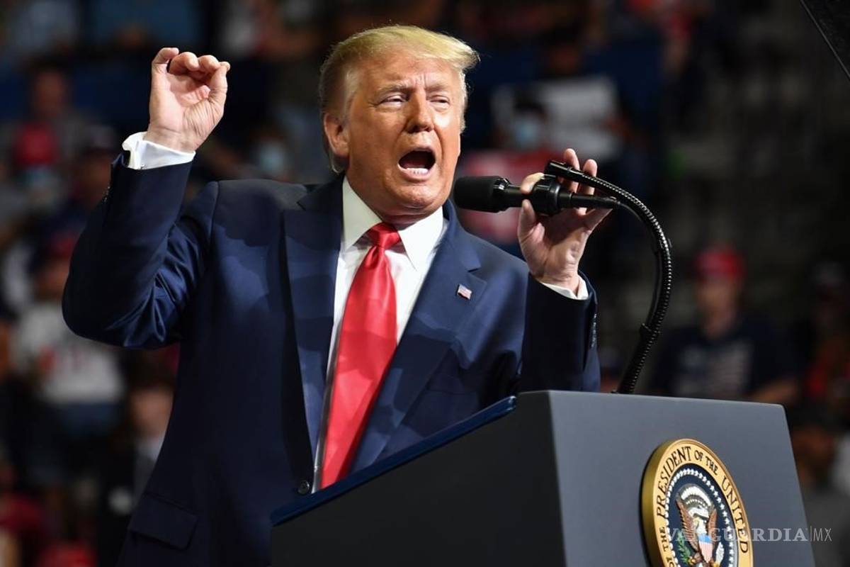 Trump amenaza con recortar la ayuda federal si las escuelas no abren este otoño