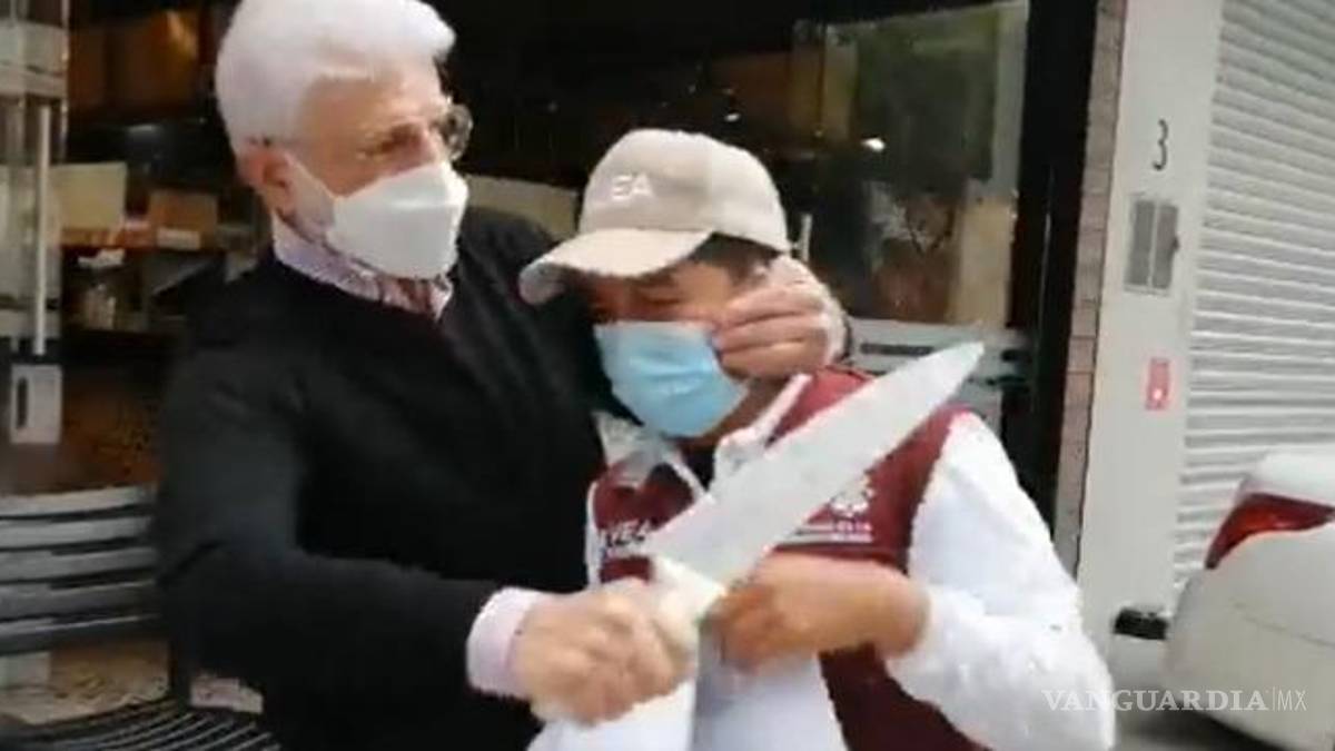 Presunto restaurantero amaga con cuchillo a funcionario del INVEA; Fiscalía de CDMX investiga