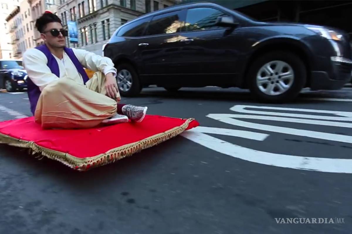 'Aladino' pasea por Nueva York en su alfombra voladora (Video)