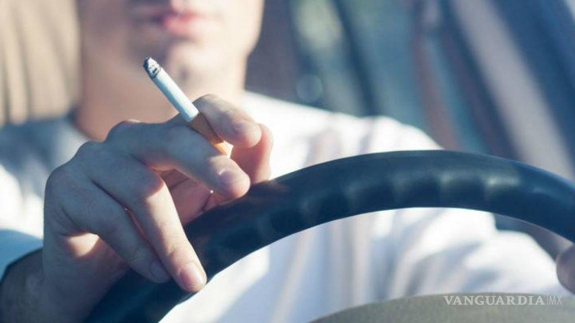 Fumar y conducir tiene nefastas consecuencias