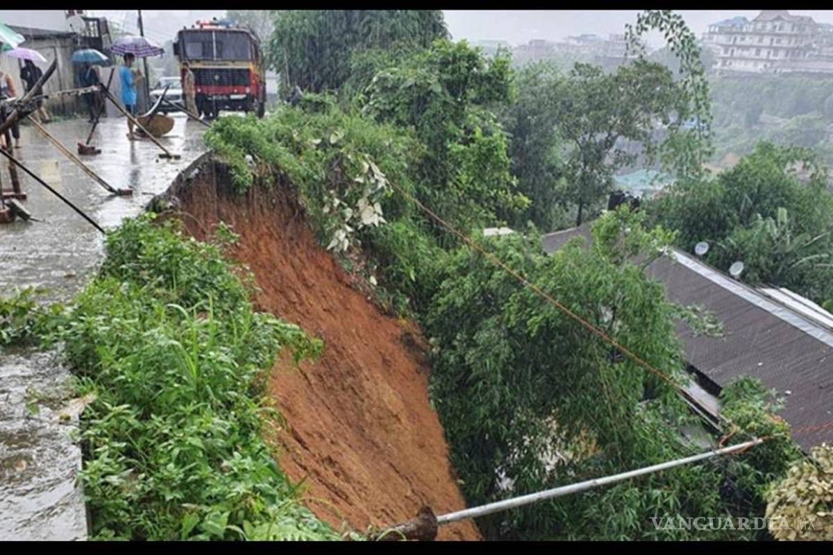 Aludes desatados por aguaceros dejan 8 muertos en India