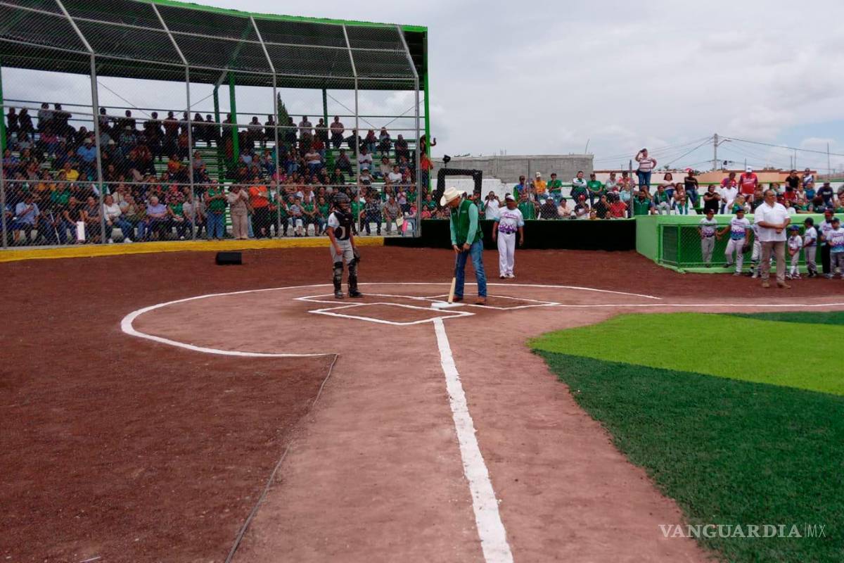 Gobernador de Coahuila inaugura campo de béisbol en Parras con inversión de 5.7 mdp