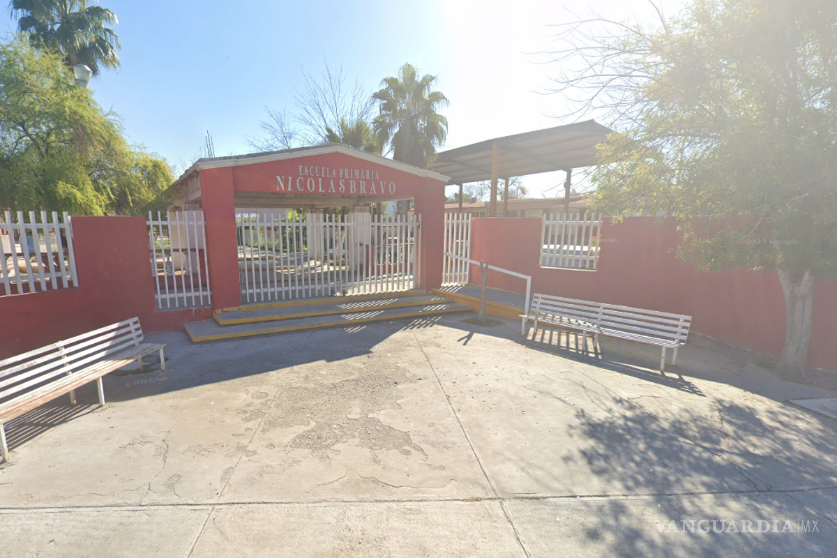 Acusan padres a maestra monclovense de viajar a Europa mientras reporta incapacidad