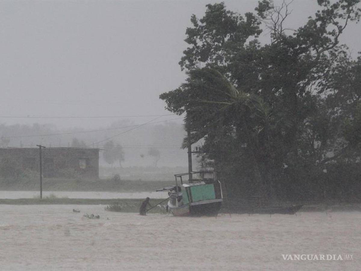 $!Super ciclón Amphan arrasa y destroza todo lo que se interpone en su paso por la India y Bangladesh (fotos)