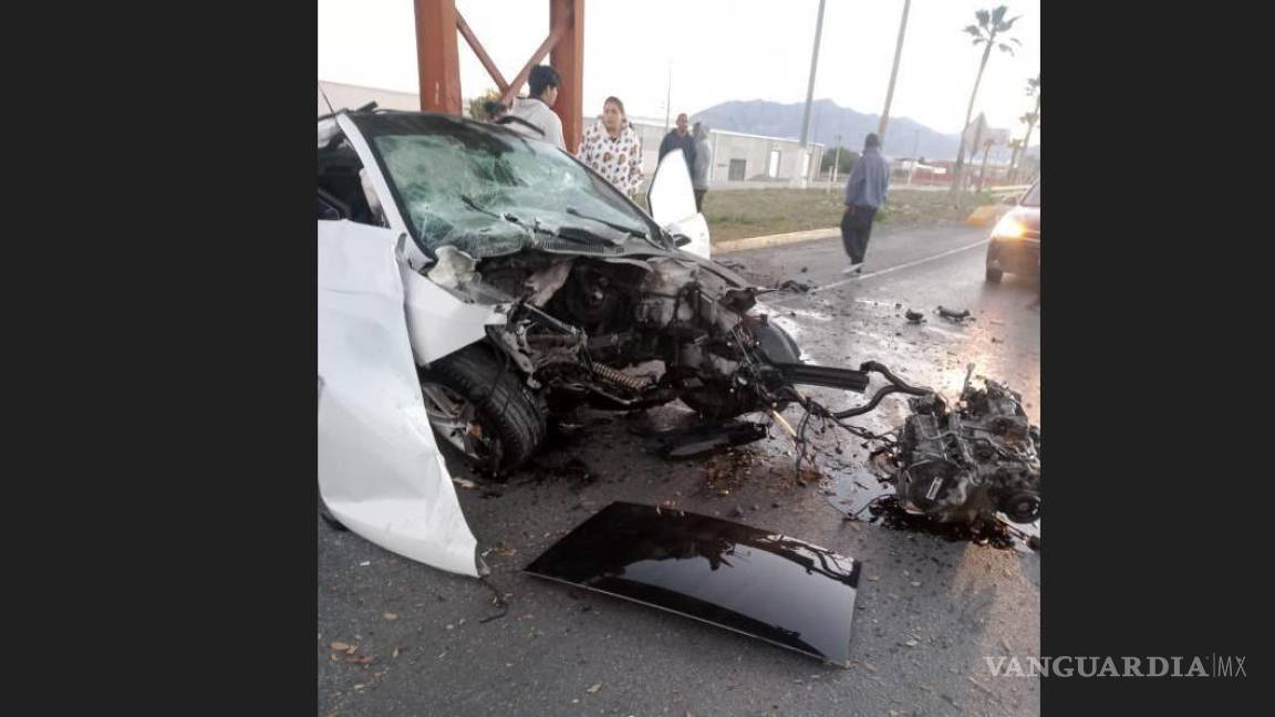 Jóvenes ebrios terminan atrapados en su camioneta al chocar contra puente, al oriente de Saltillo