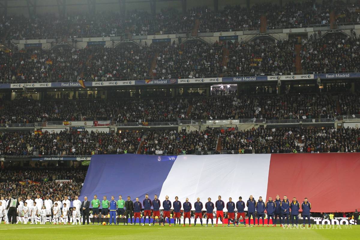Homenaje a las víctimas de París en clásico español