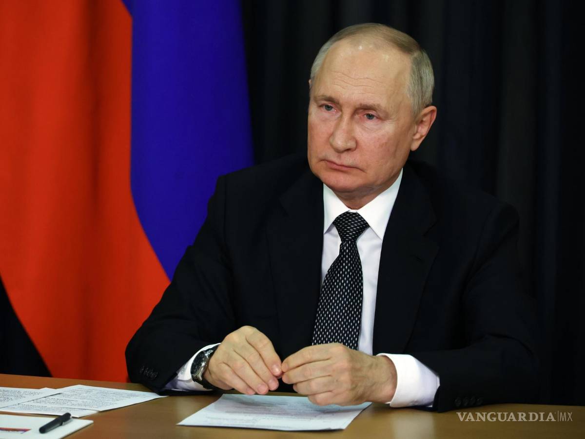 $!El presidente ruso, Vladímir Putin, en una sesión plenaria del Consejo Popular Mundial Ruso en Sochi, Rusia.