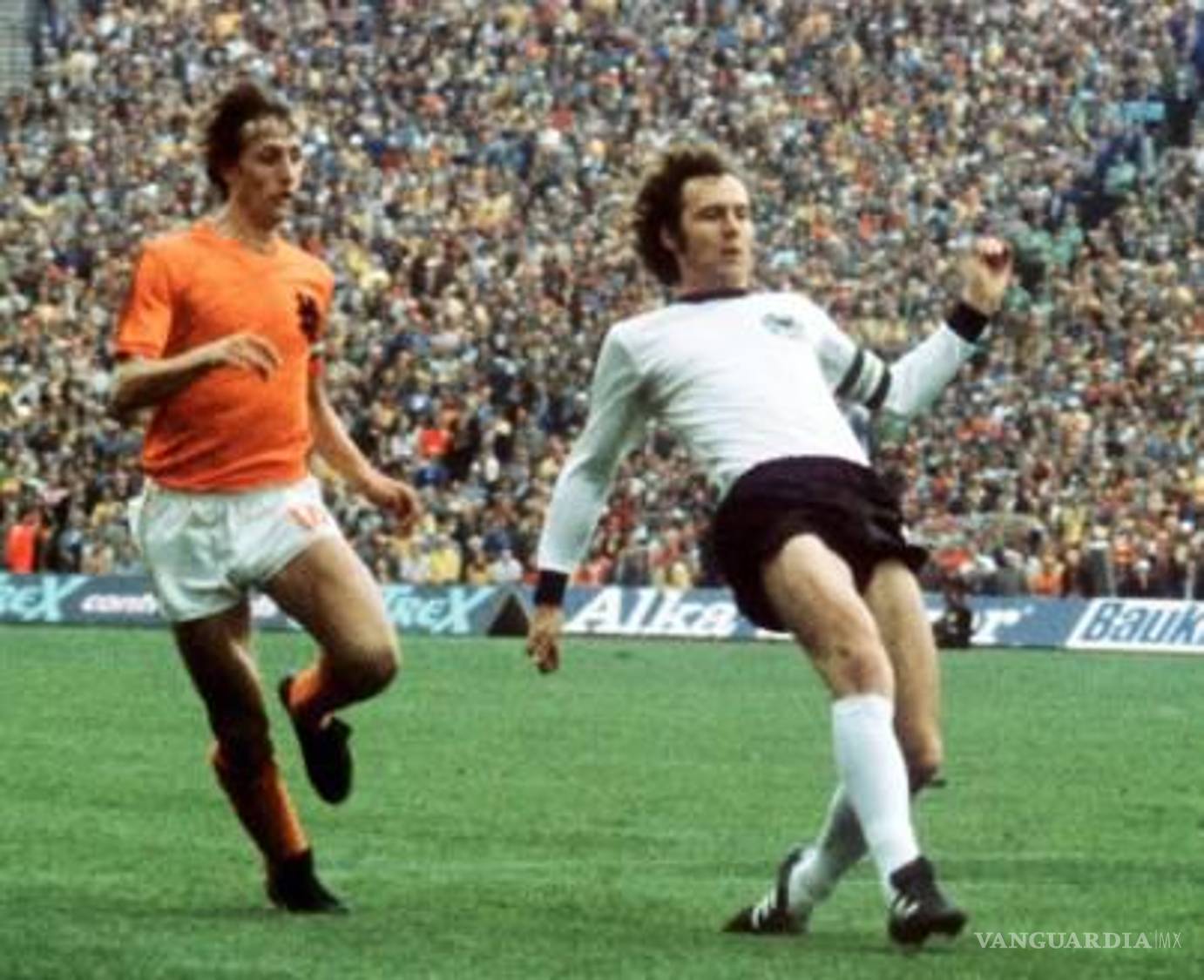 $!“El Káiser” cambió la forma de entender el juego. Fue campeón del mundo como jugador en 1974 y como entrenador en 1990.